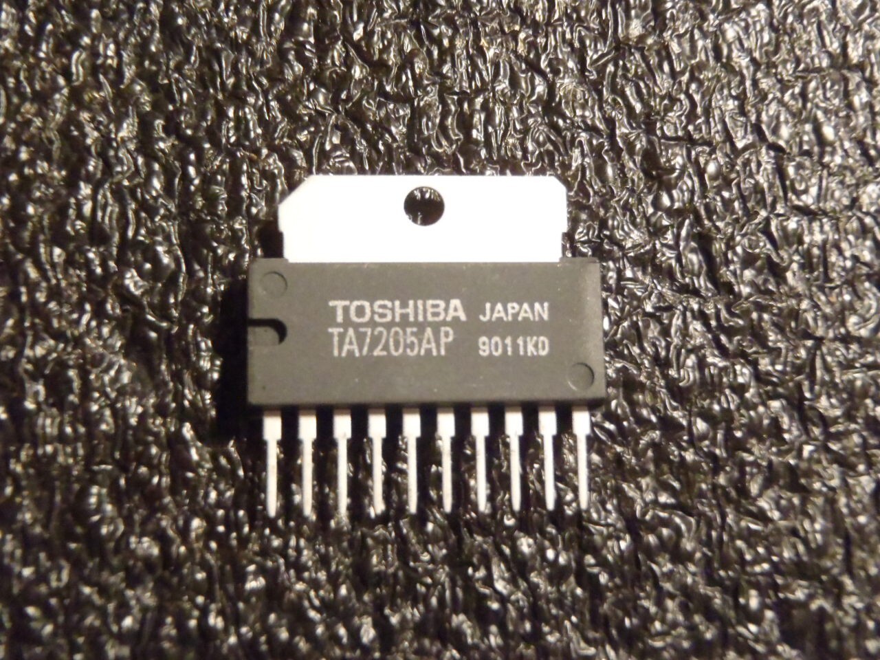 Toshiba TA7205AP audio amplifier 5.8watt ZIP-10 package