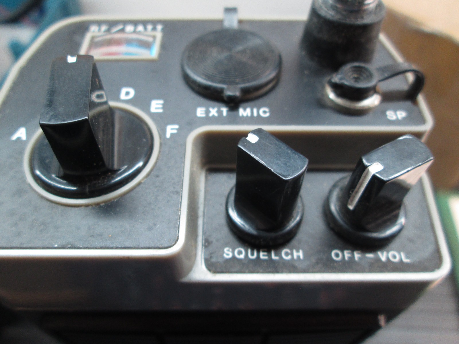 REALISTIC TRC-208 Channel, Squelch and Volume Knobs