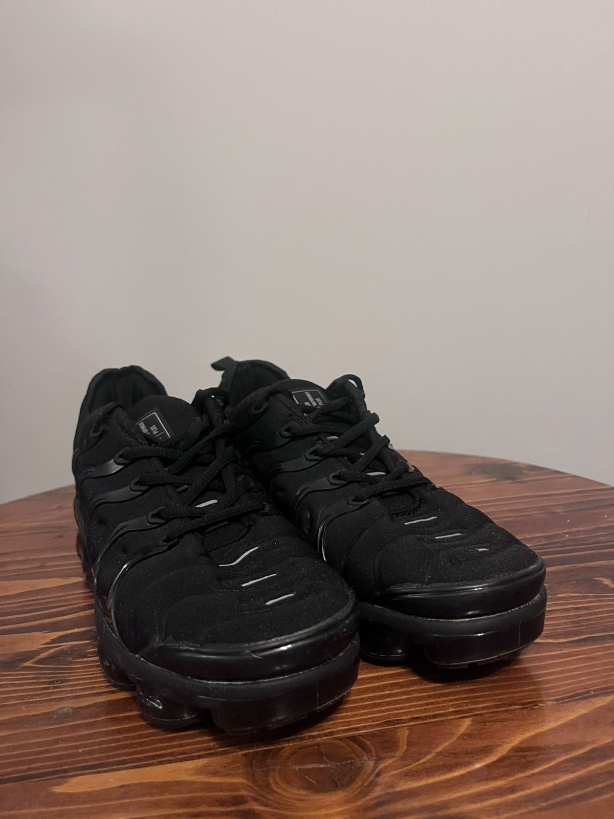 Nike Air VaporMax Plus Black Athletic Shoes 924453-001 Men size 7 Women Size 8.5