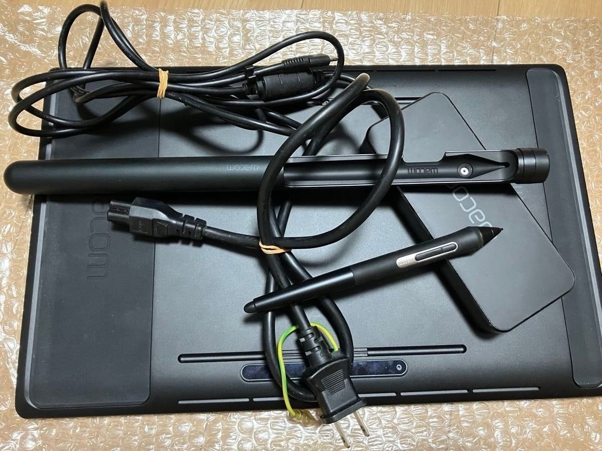 Wacom Mobilestudio Pro 13 Graphics Tablet DTH-W1320L/K0 Used W/box Japan Tested
