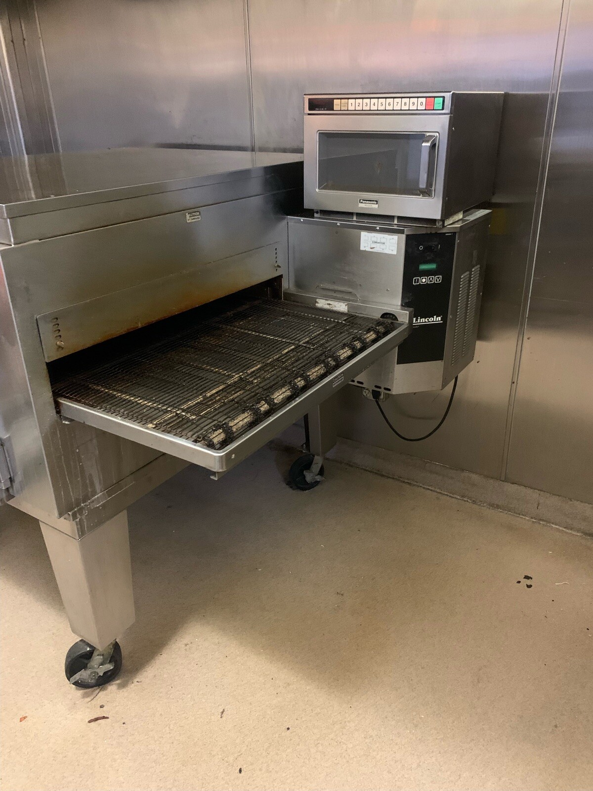 Lincoln Model 1450 Conveyor Pizza Oven Digital
