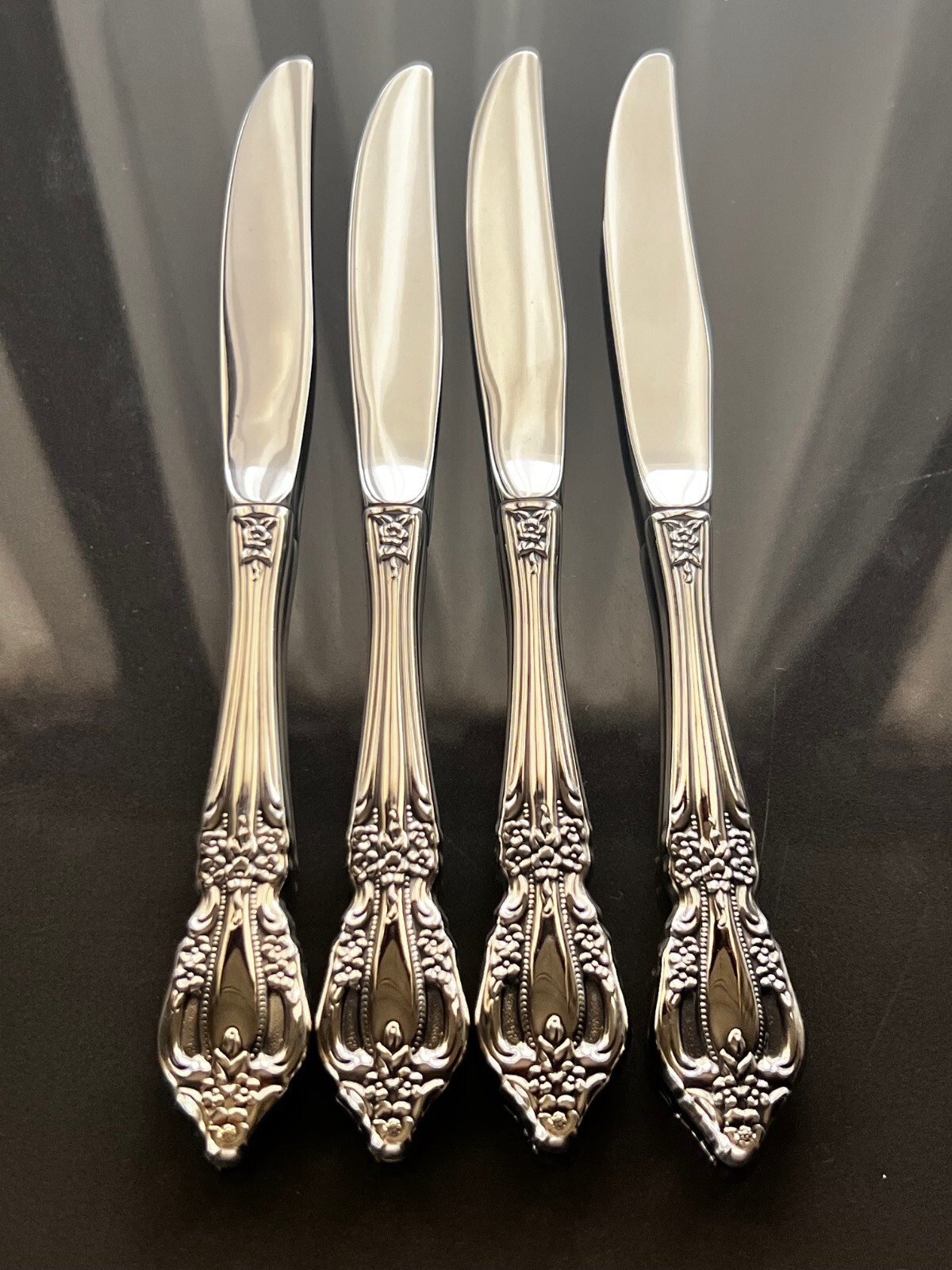 Oneida Raphael Set of 4 Dinner Knives Distinction Deluxe Stainless NEW