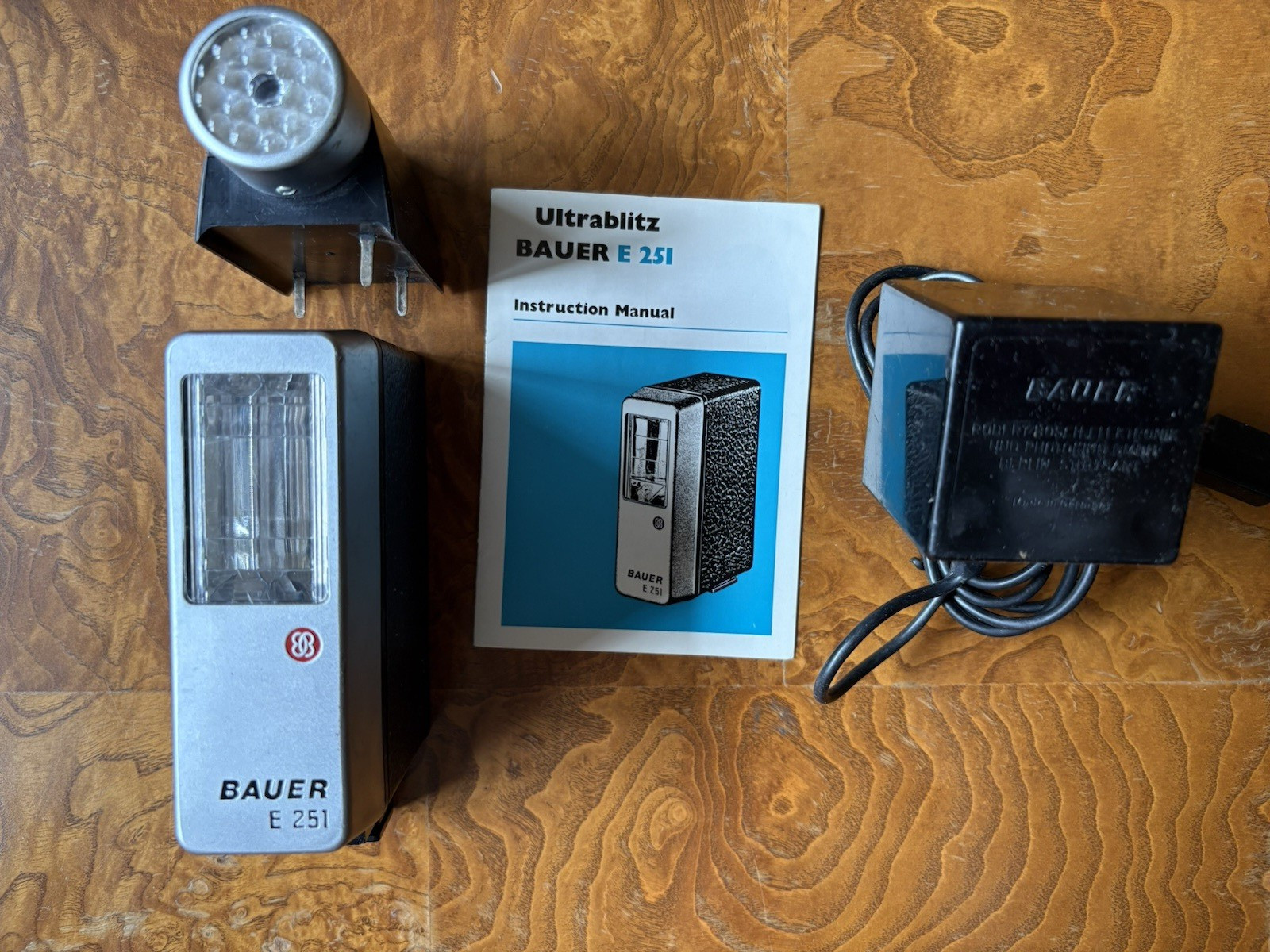 Bauer E251 Utrablitz Camera Flash With E1 Attachment - Works When Plugged In