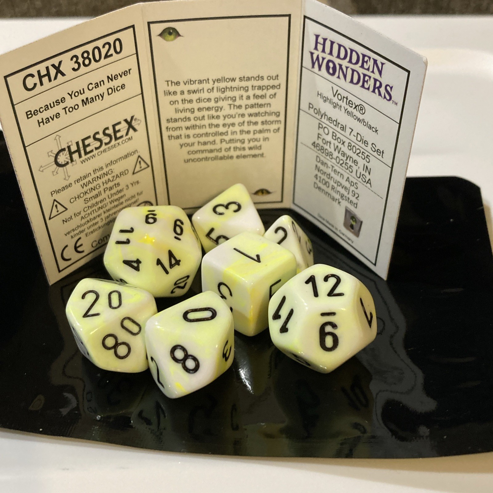 Chessex 38020 Hidden Wonders Vortex Highlight Yellow/Black Polyhedral 7 Dice Set