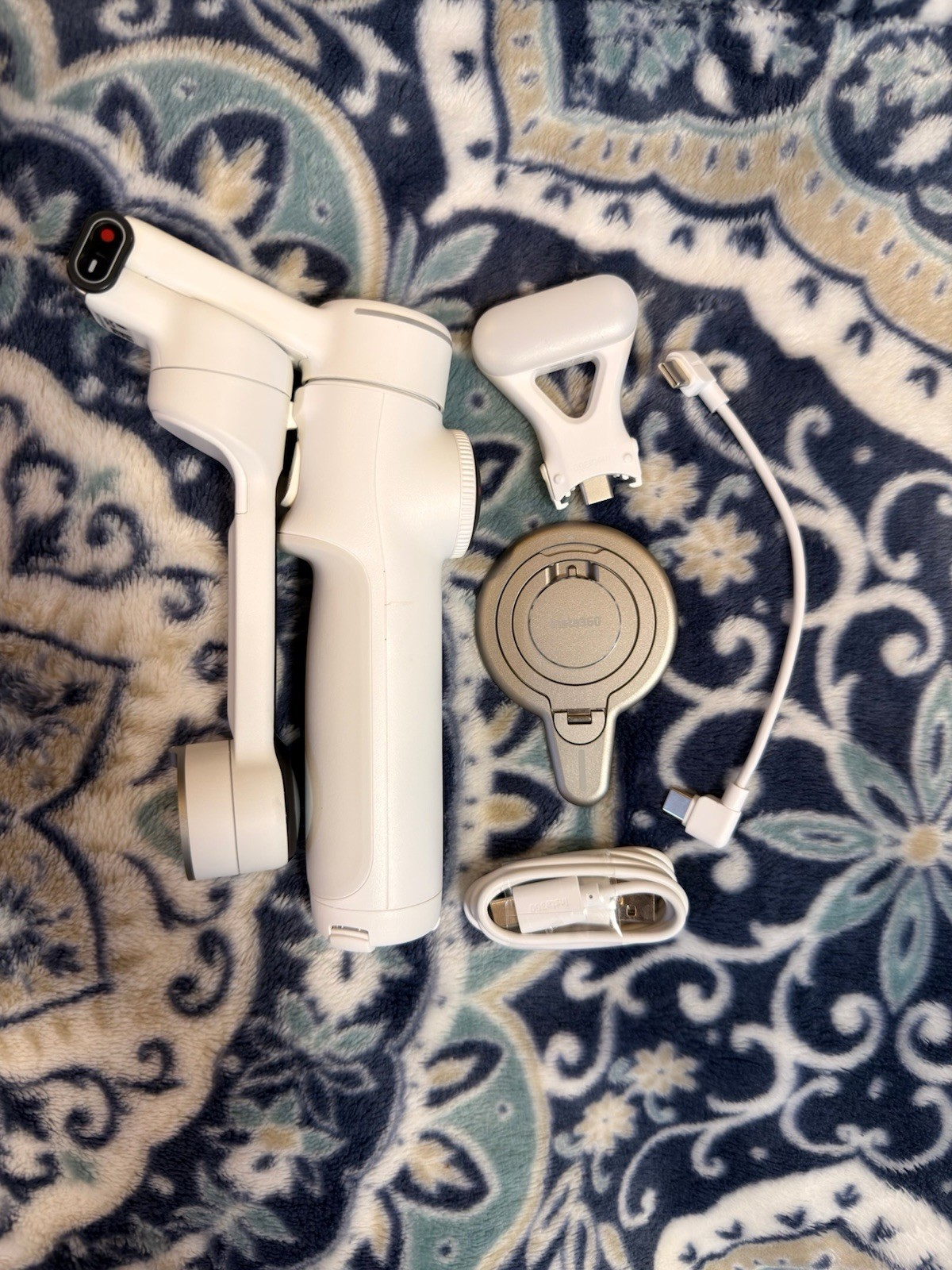 Insta360 Flow 2 Pro 3-Axis AI-Powered Smartphone Gimbal Creator Bundle - White