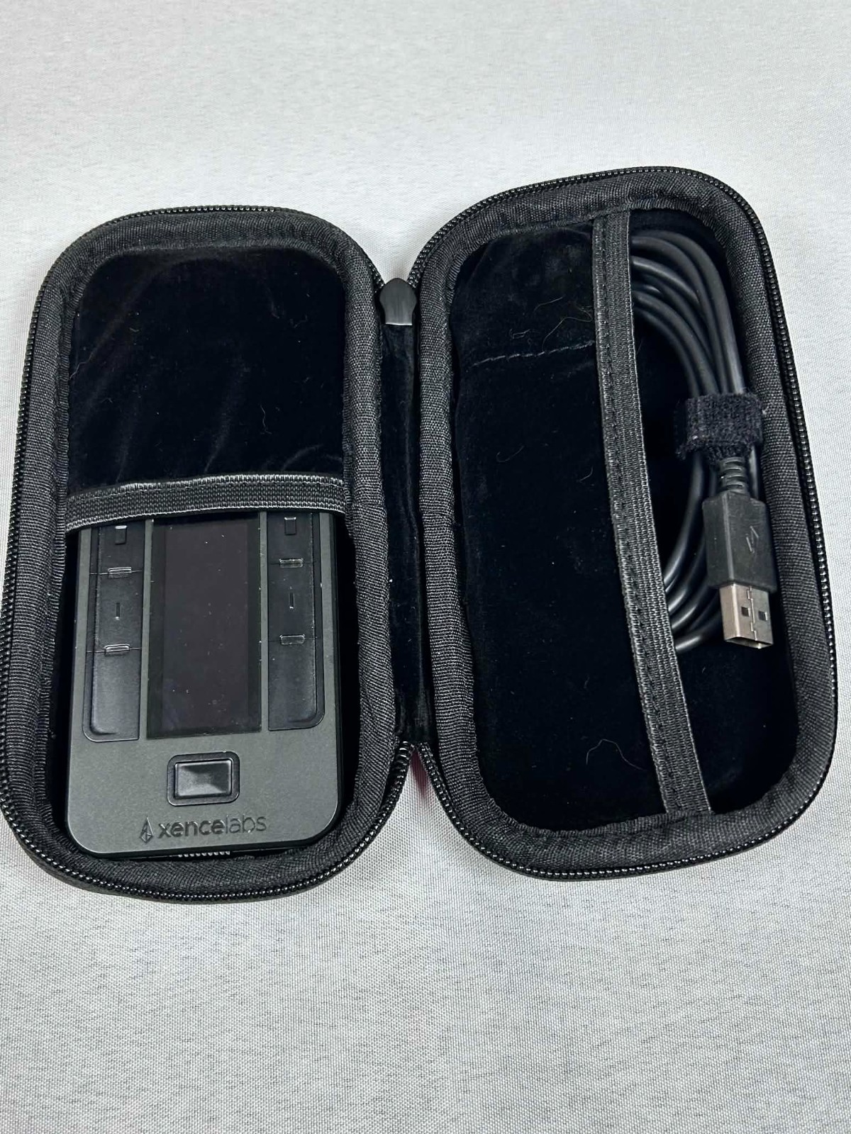 Xencelabs Quick Keys Remote Shortcut Controller w/ Case Powers On and Cord