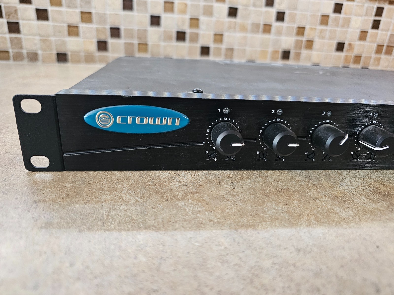 Crown 28M Eight Input Two Output Pre-Amplifier Mixer G28M