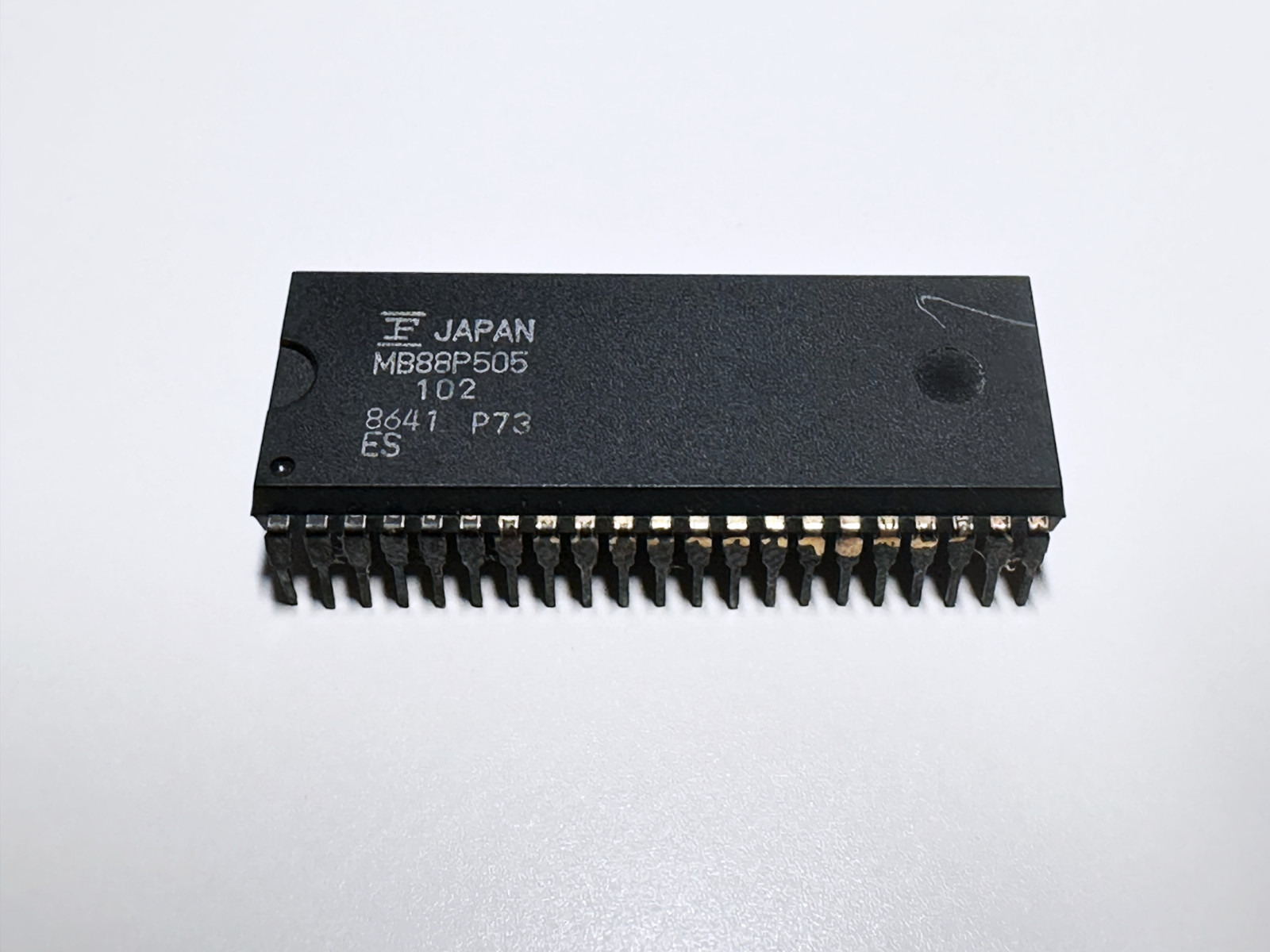 1X MB88P505-P MB88P505 FUJITSU 4‑bit Microcontroller IC 32Kbit 1MHz DIP-42