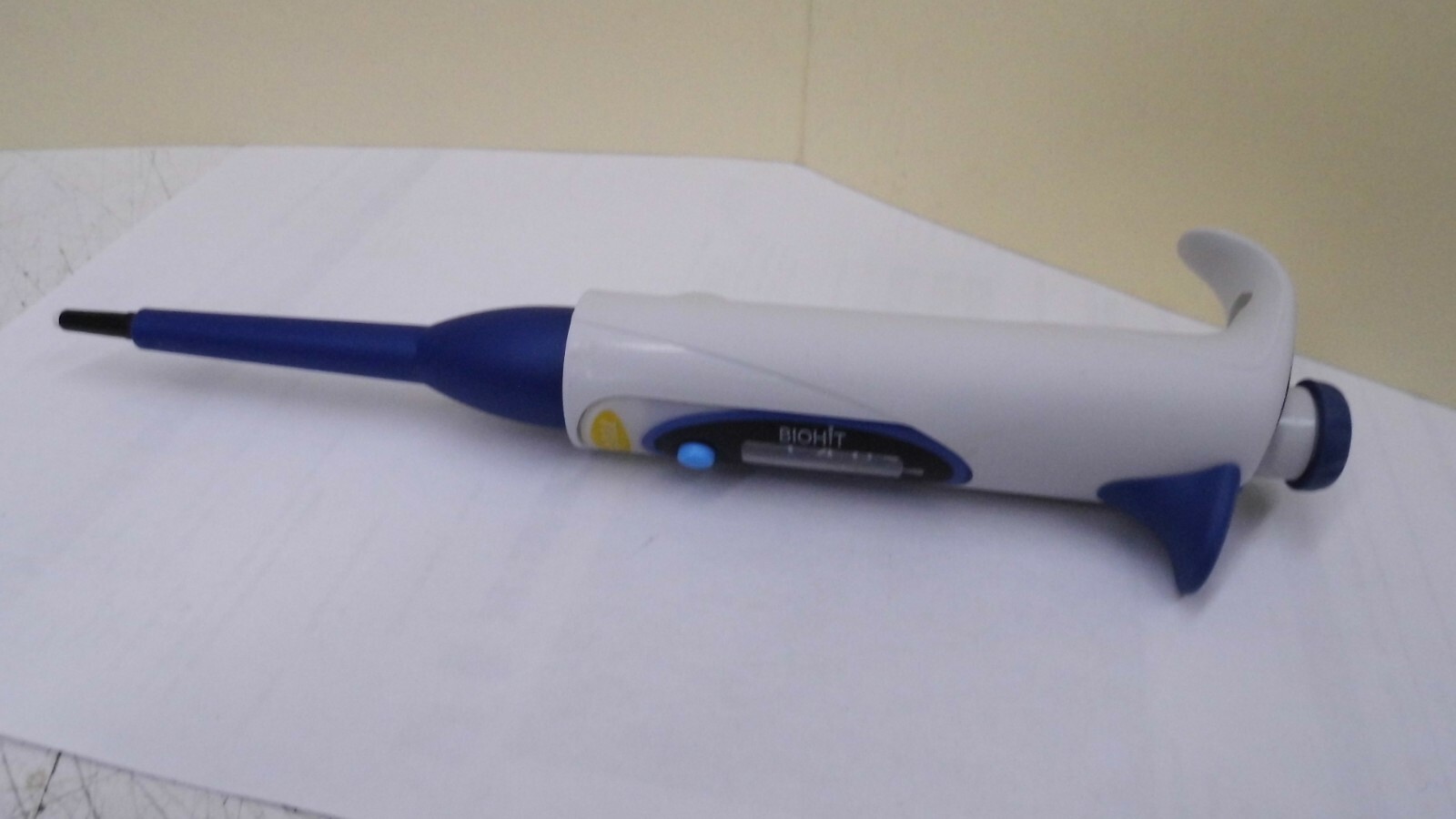 BIOHIT M-LINE M100 10-100µL DIGITAL MANUAL SINGLE CHANNEL PIPETTE WITH FILTER