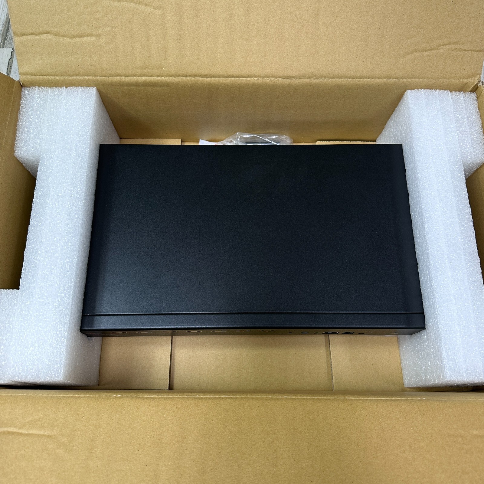 APC (AP5201) 8-Ports External KVM switch PS/2 stackable