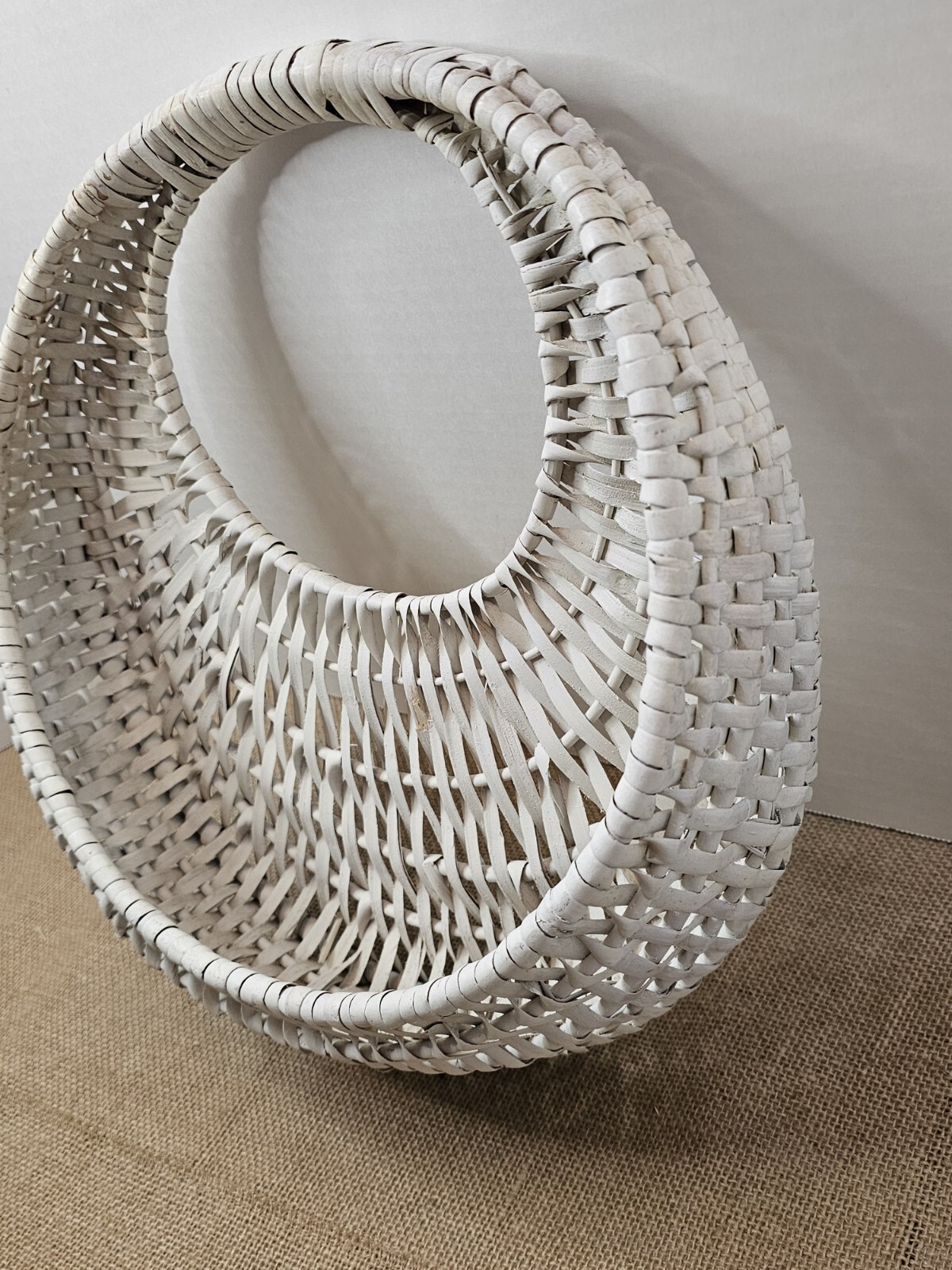 Vintage White Wicker Round Wall Pocket Decor Basket Storage