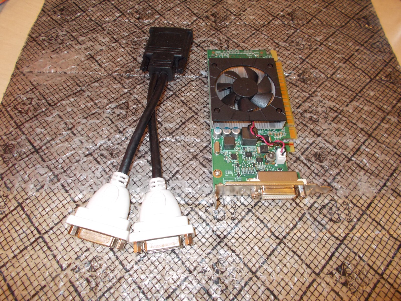 Lenovo GeForce 605 1GB Low Profile DMS9 PCI-E Video Card 2X DVI 03X6579 + Cable