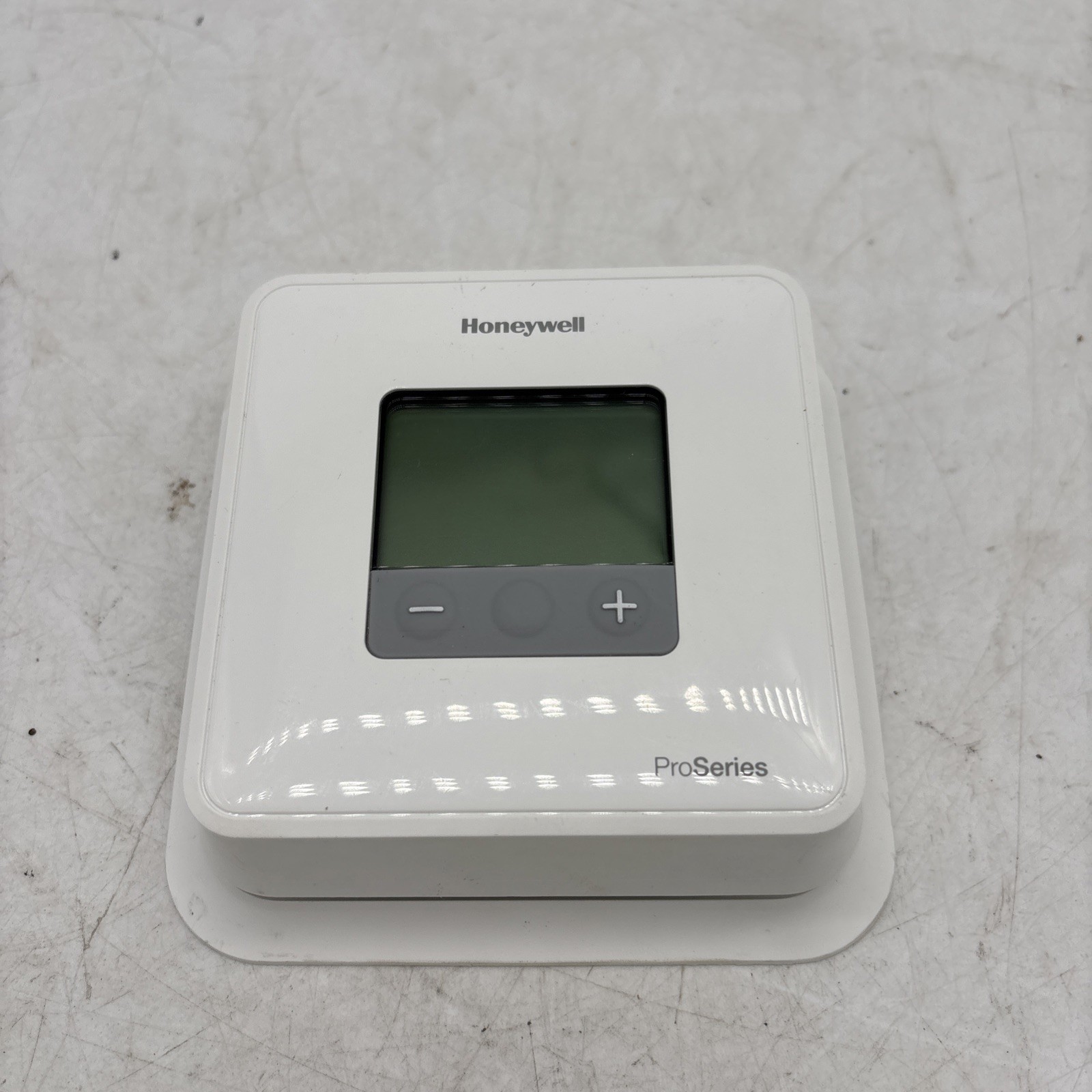 Honeywell TH1110D2009 Thermostat With Mounting Plate