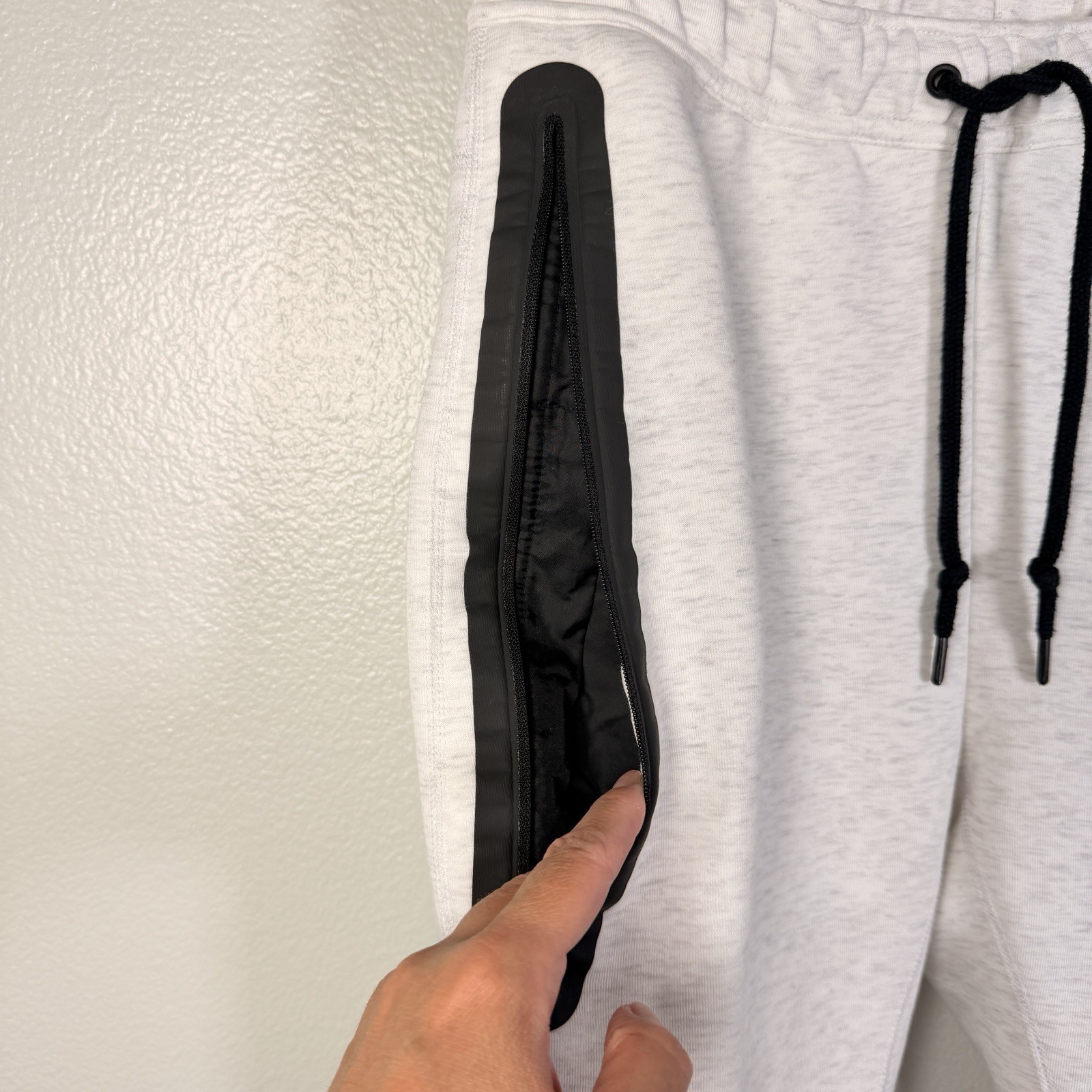 Nike Tech Fleece Joggers Mens Medium Light Oatmeal Heather Black Zip Drawstring
