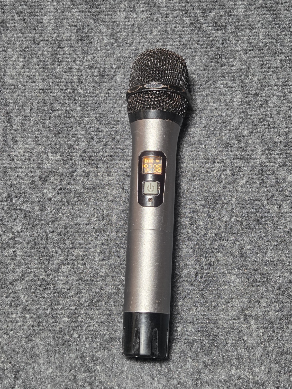 2-Channel UHF Wireless Microphone Handheld Mic System Dual Antenna Gray