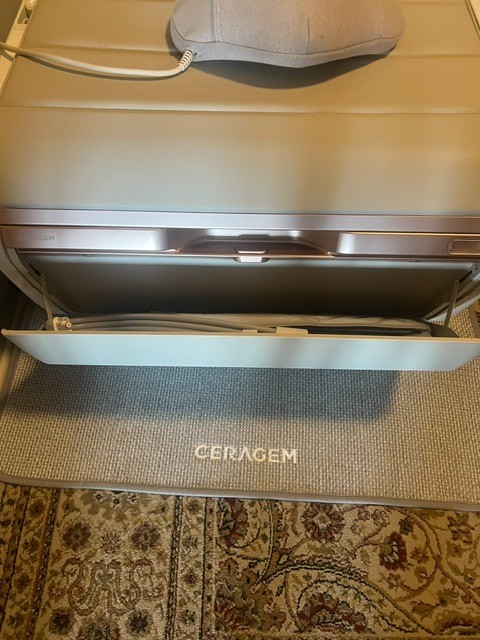Ceragem Master V6-White. Minimally used.
