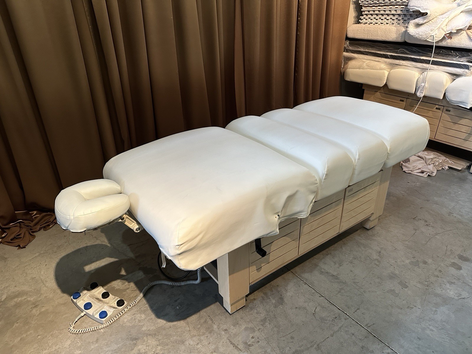 Oakworks Celesta / Clodagh Gemini Electric Massage Table