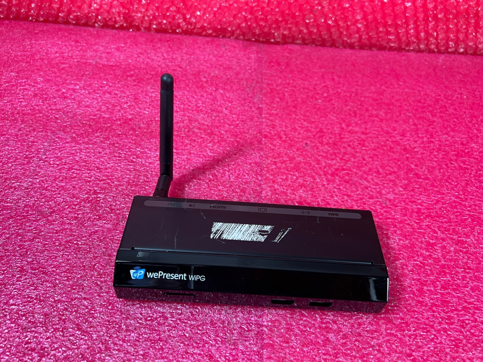 LOT 2 Barco WePresent WiPG-1000 External Desktop 1080p Wireless