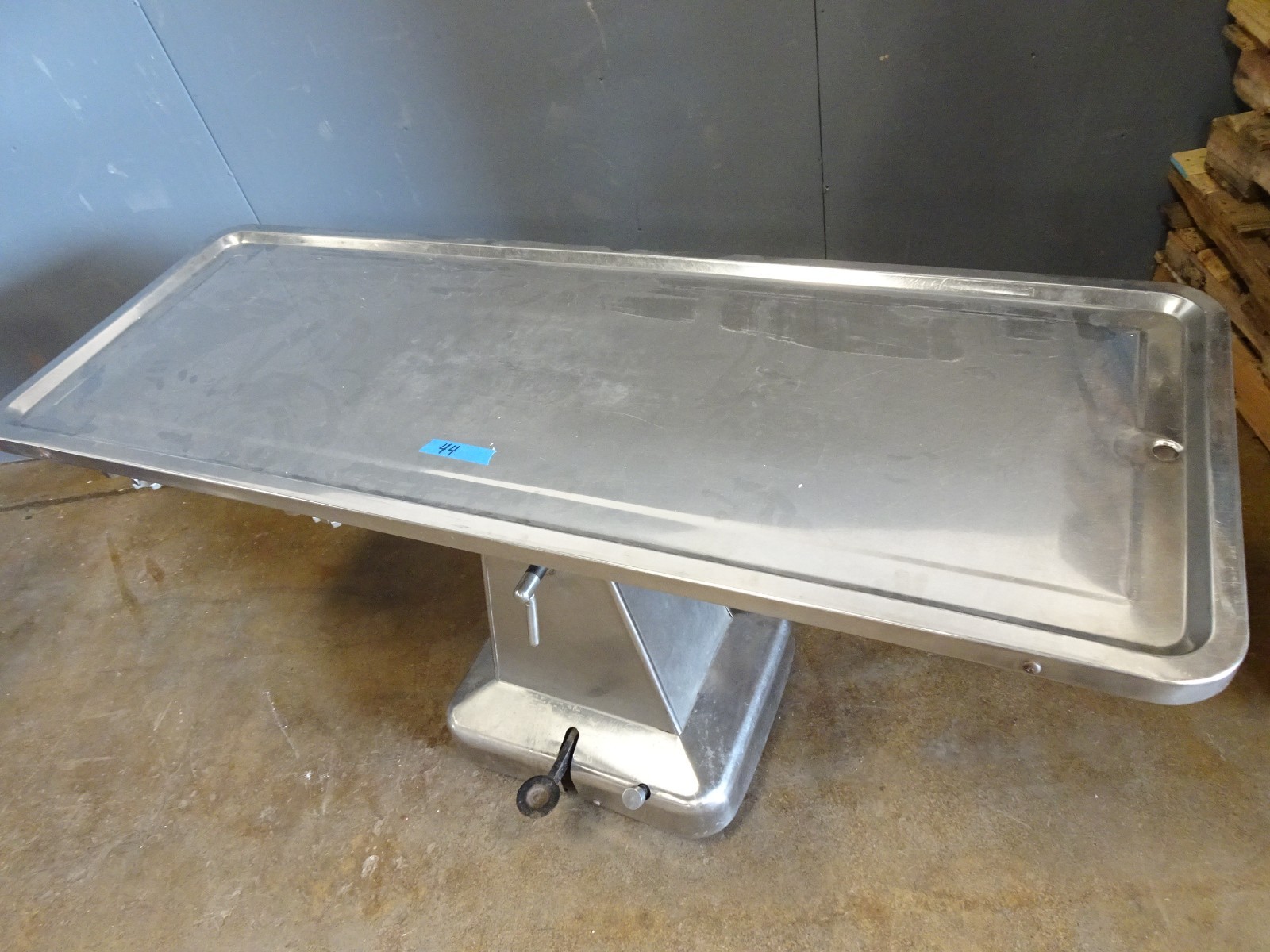 Shore-Line Mobile Adjustable Hydraulic Veterinary Surgery Table - Needs Work