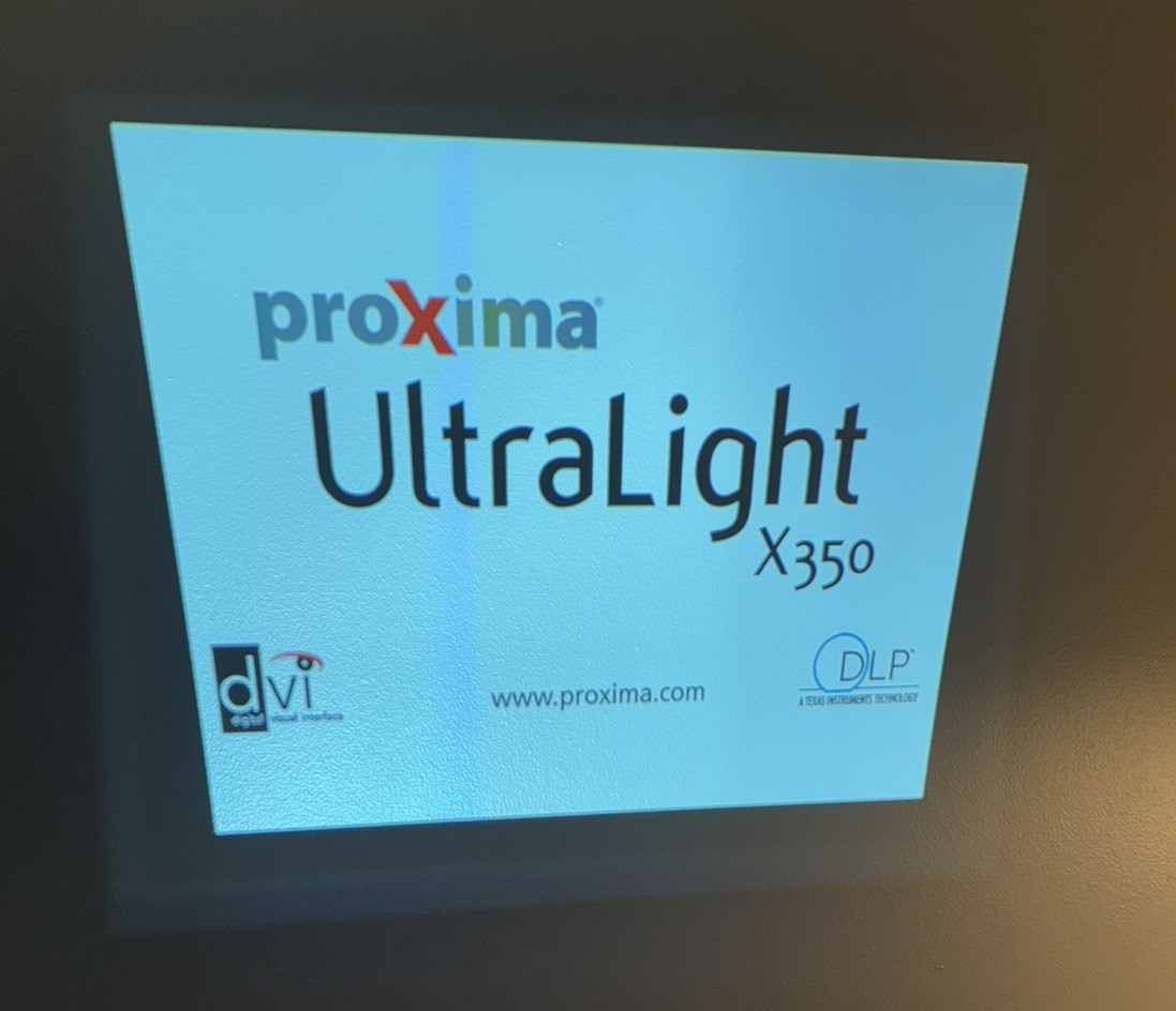 PROXIMA ULTRALIGHT X350 PROJECTOR, - with all cables - carrying case - Tested