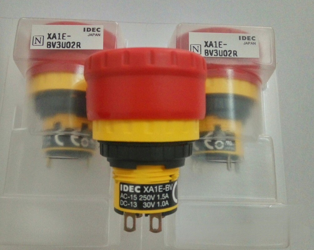 1pcs IDEC XA1E-BV3U02R  Button Switch