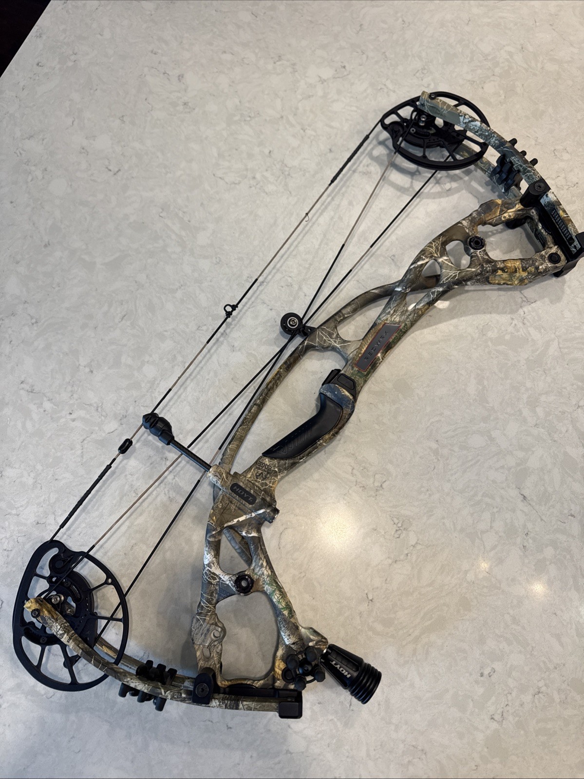 HOYT RX-5 LEFT HAND 65# 25 -30 Draw RealTree Edge Compound Bow