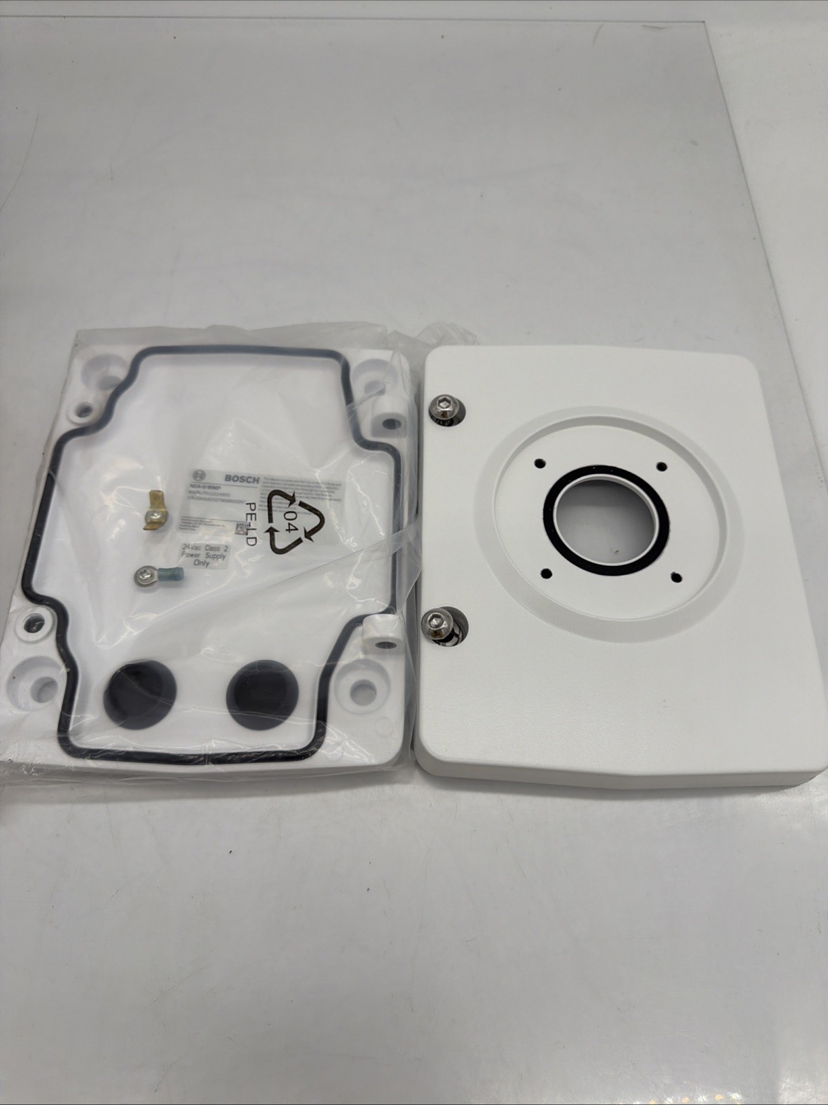 BOSCH NDA-U-WMP Wall Mount Plate Power Supply Cover F01U324950 New Open Box