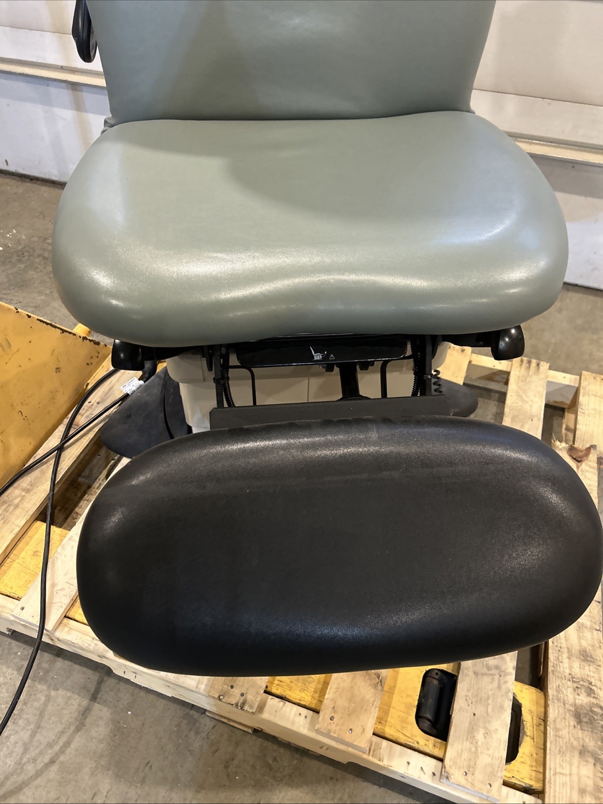 Midmark Ritter 630-005 Programmable Exam Chair With Foot And Hand Controls