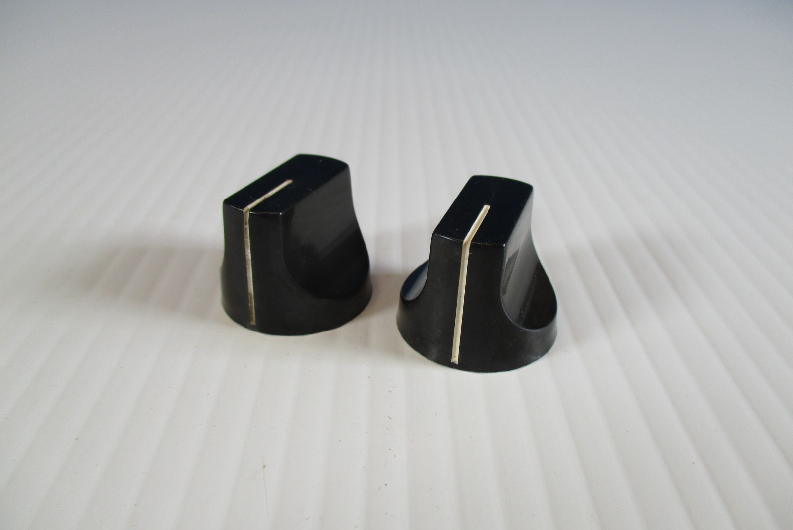 Bakelite Knobs Pair   15/16 " Wide Ham Radio Test Equipment D shaft