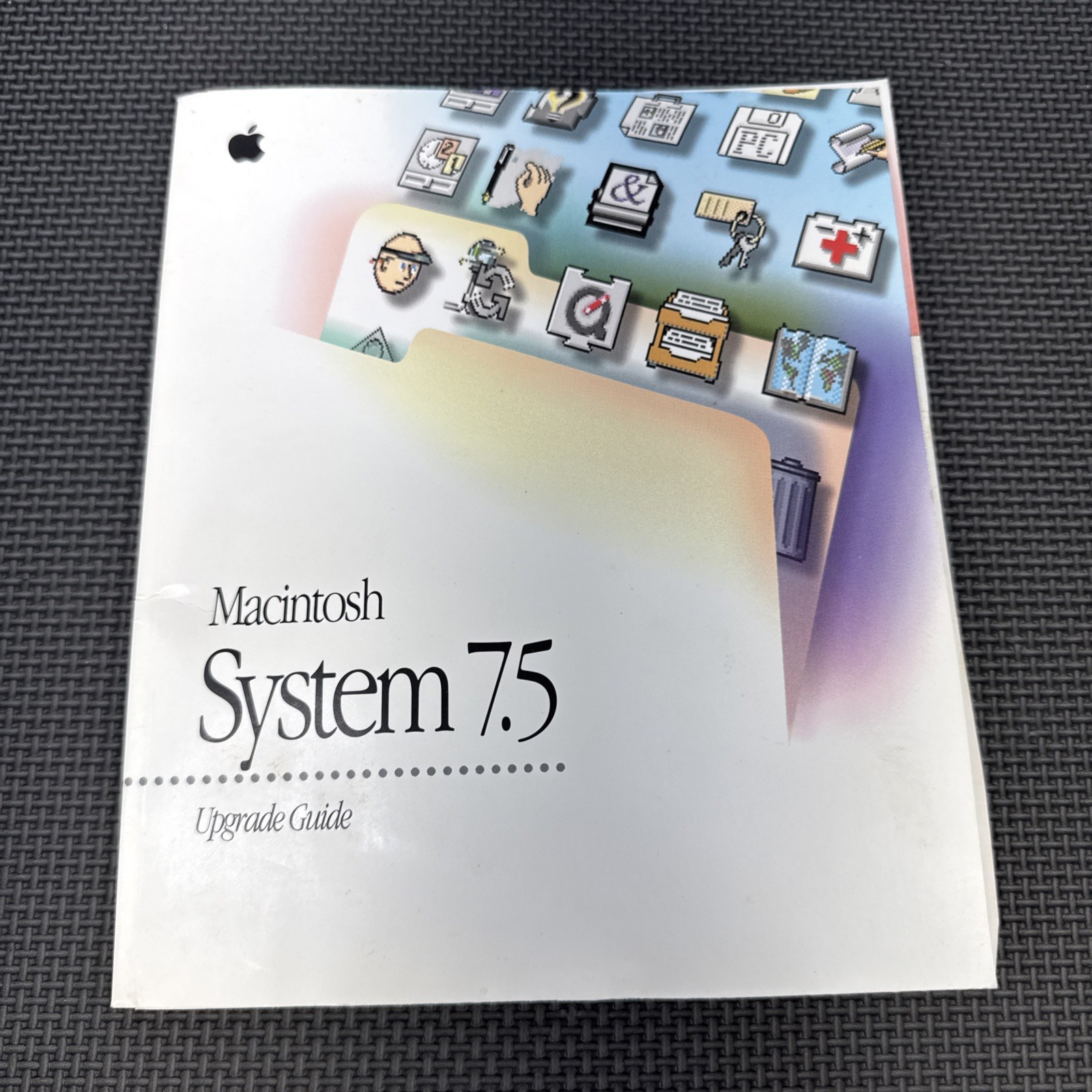 Apple Macintosh System 7.5 Vintage 1994 Upgrade Guide (Damage Read)
