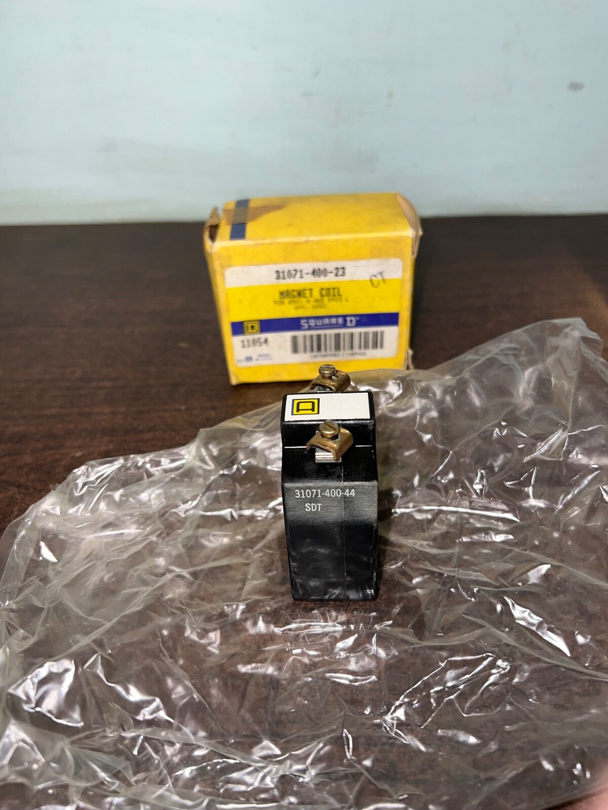 NEW SQUARE D 31071-400-44  MAGNETIC COIL  B96