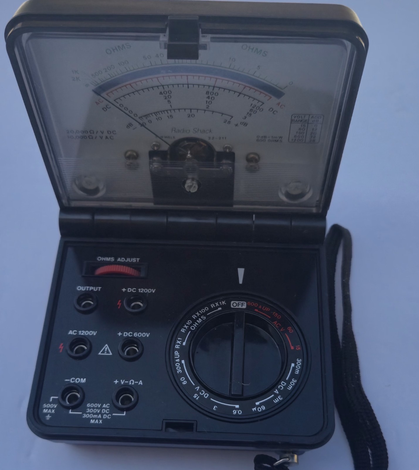 Radio Shack Electrical Volt Ohm Meter Analog Model 22-211A, Pre-owned, Tested