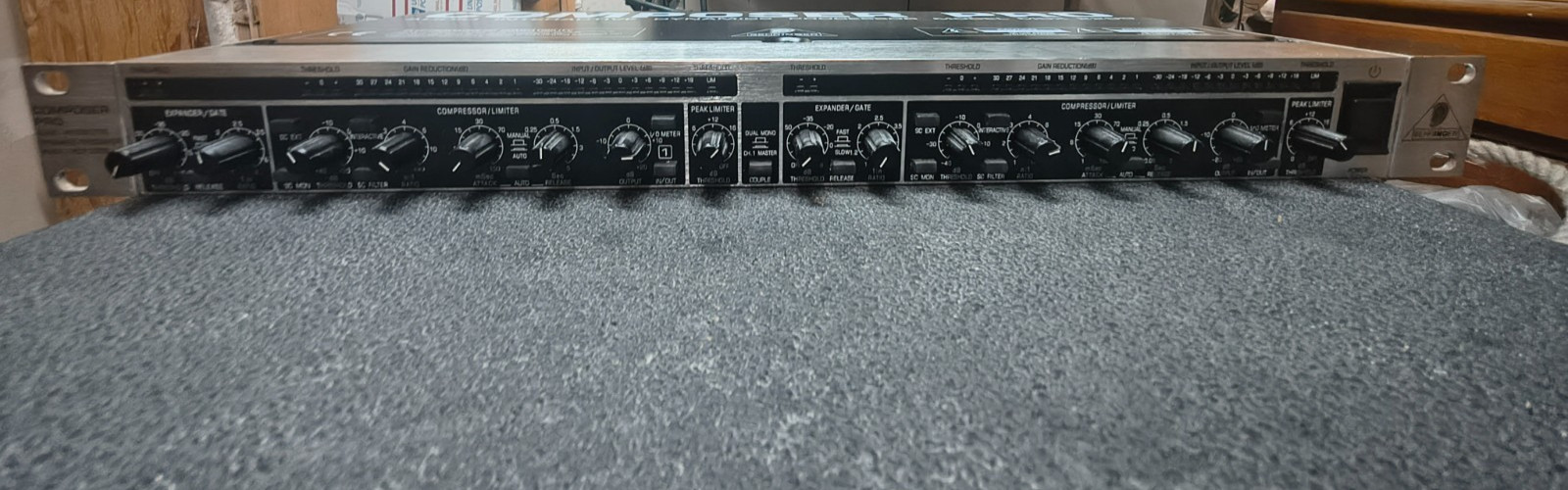 Behringer Composer Pro MDX 2200  Expander / Gate / Compressor / Limiter