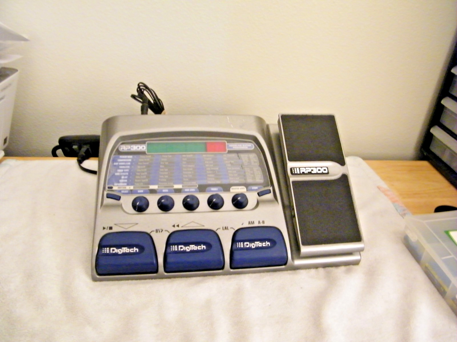 ****GENUINE DIGITECH DIGITAL MODELING MULTI EFFECTS GUITAR PTOCESSOR (RP300)****