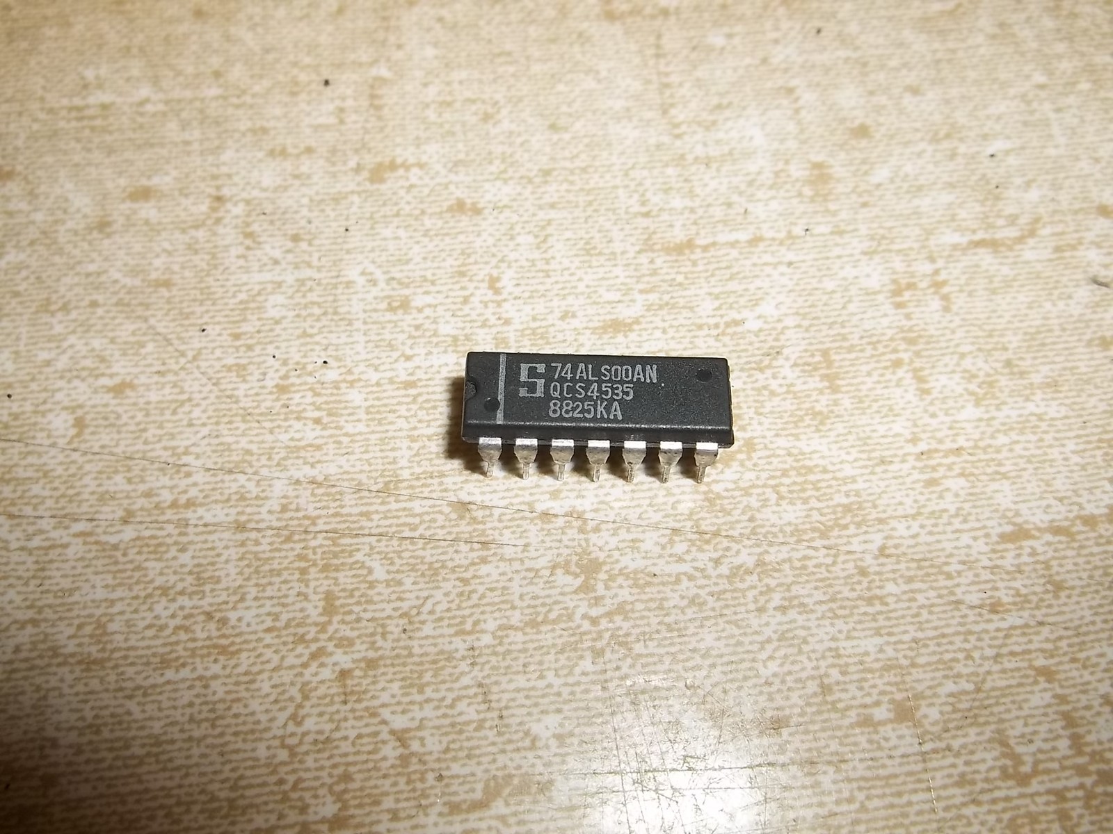 Semiconductor IC Gate Data Chip QCS4535 8825KA 74ALS00AN *FREE SHIP*