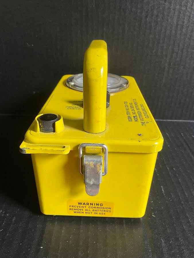 VICTOREEN INSTRUMENT CDV-720 MODEL 3A RADIOLOGICAL SURVEY METER