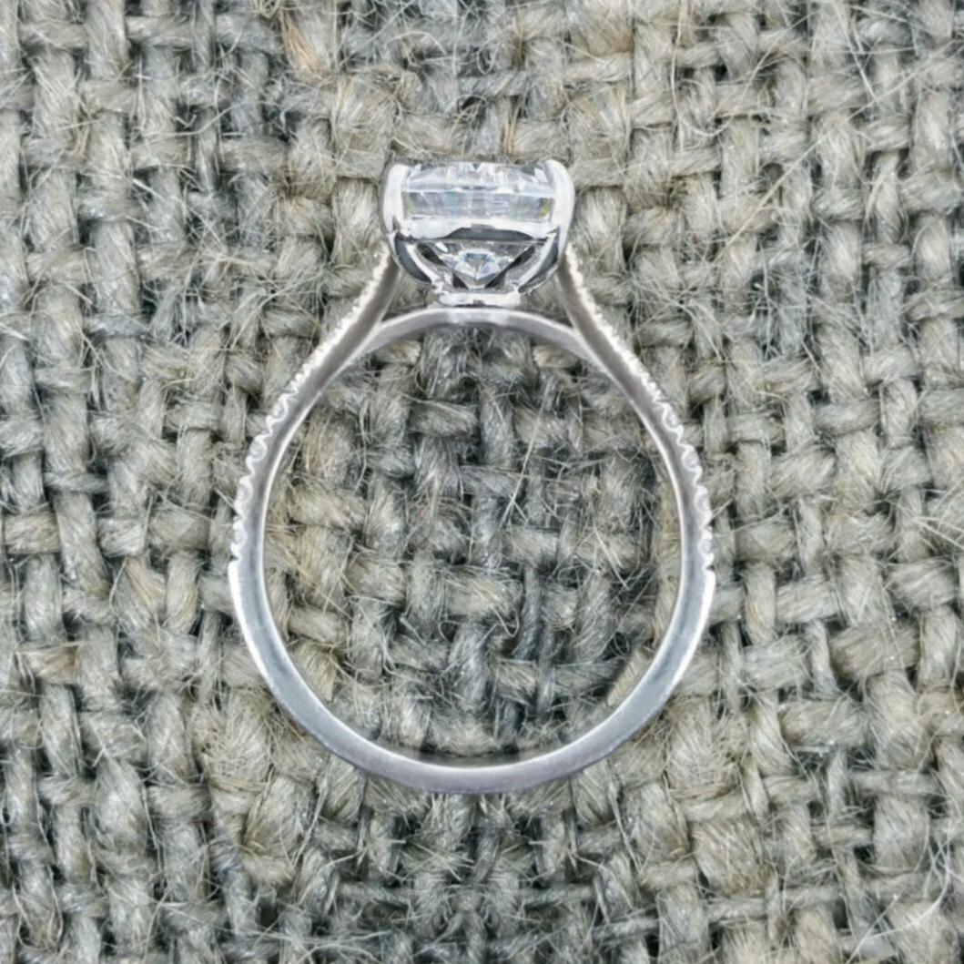 2.7Ct Oval Cut Simulated Diamond Split Shank Solitaire Ring White Gold Plated