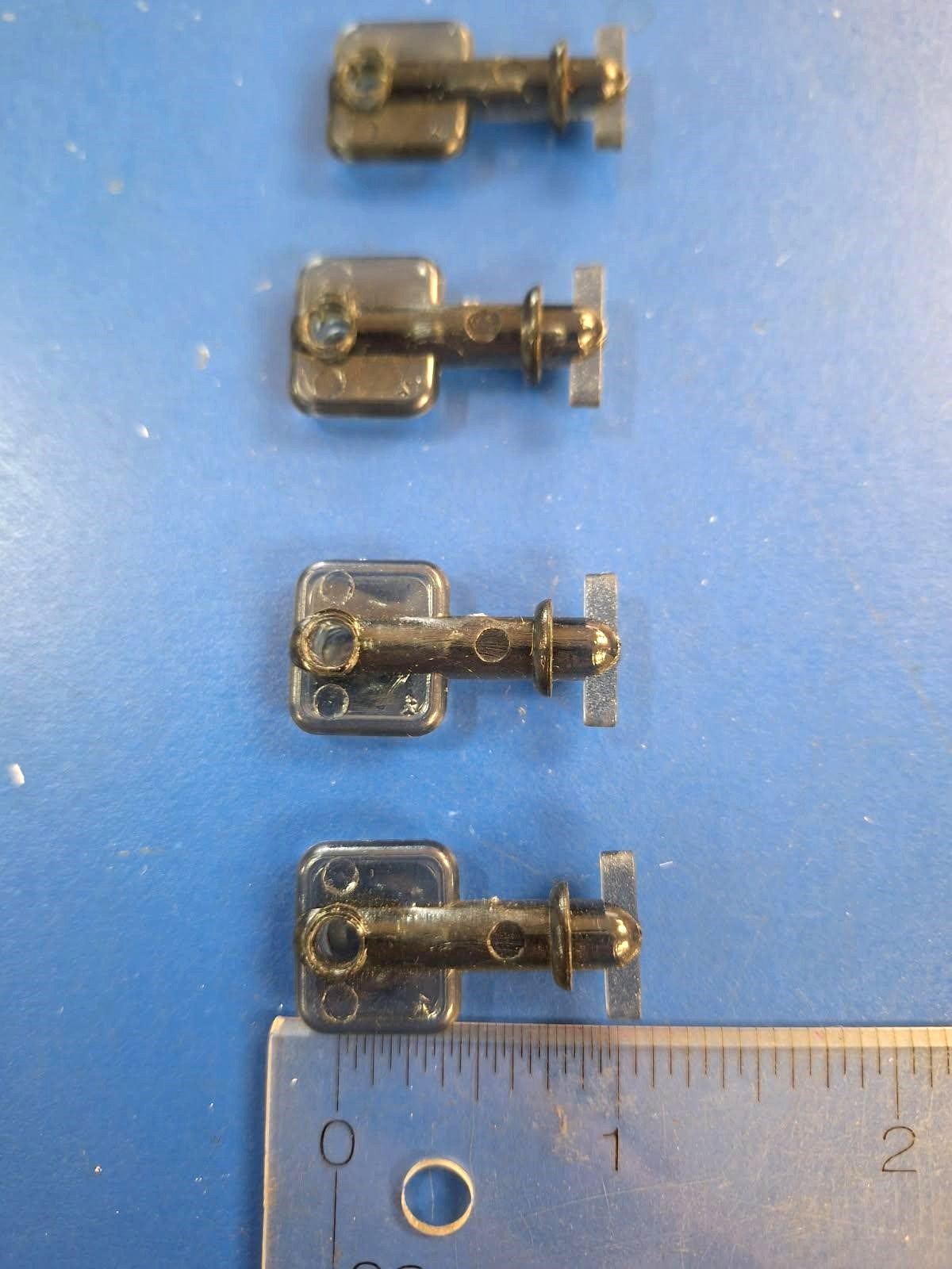 4 PLASTIC DISPENSER  REPLACEMENT KEYS TOILET TISSUE DISPENSER Looks Like Bobrick