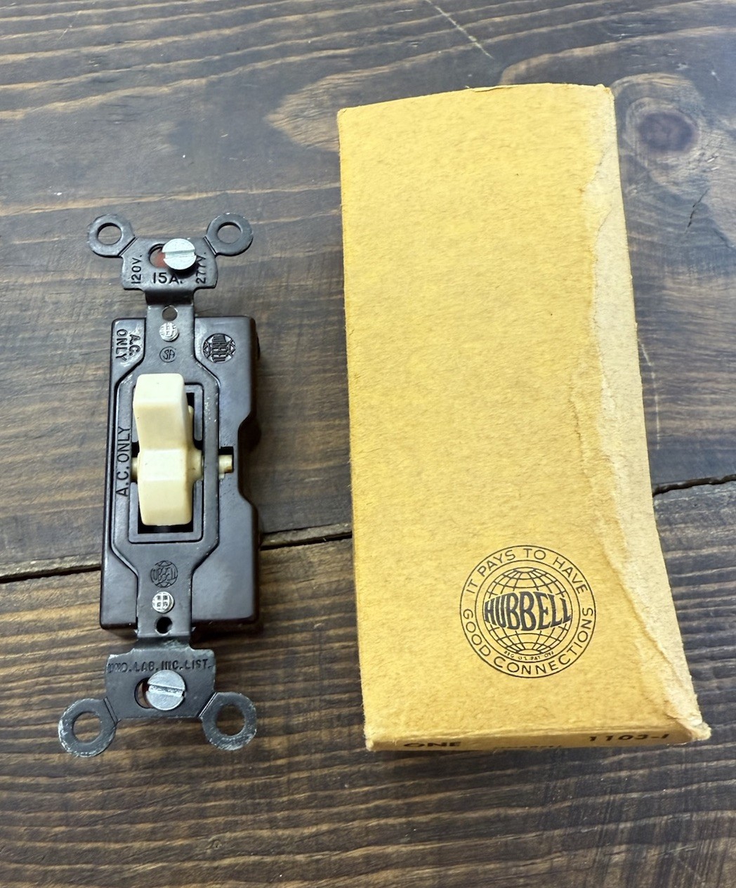Hubbell 1103 3-Way Switch 120/277 V 15 A Toggle