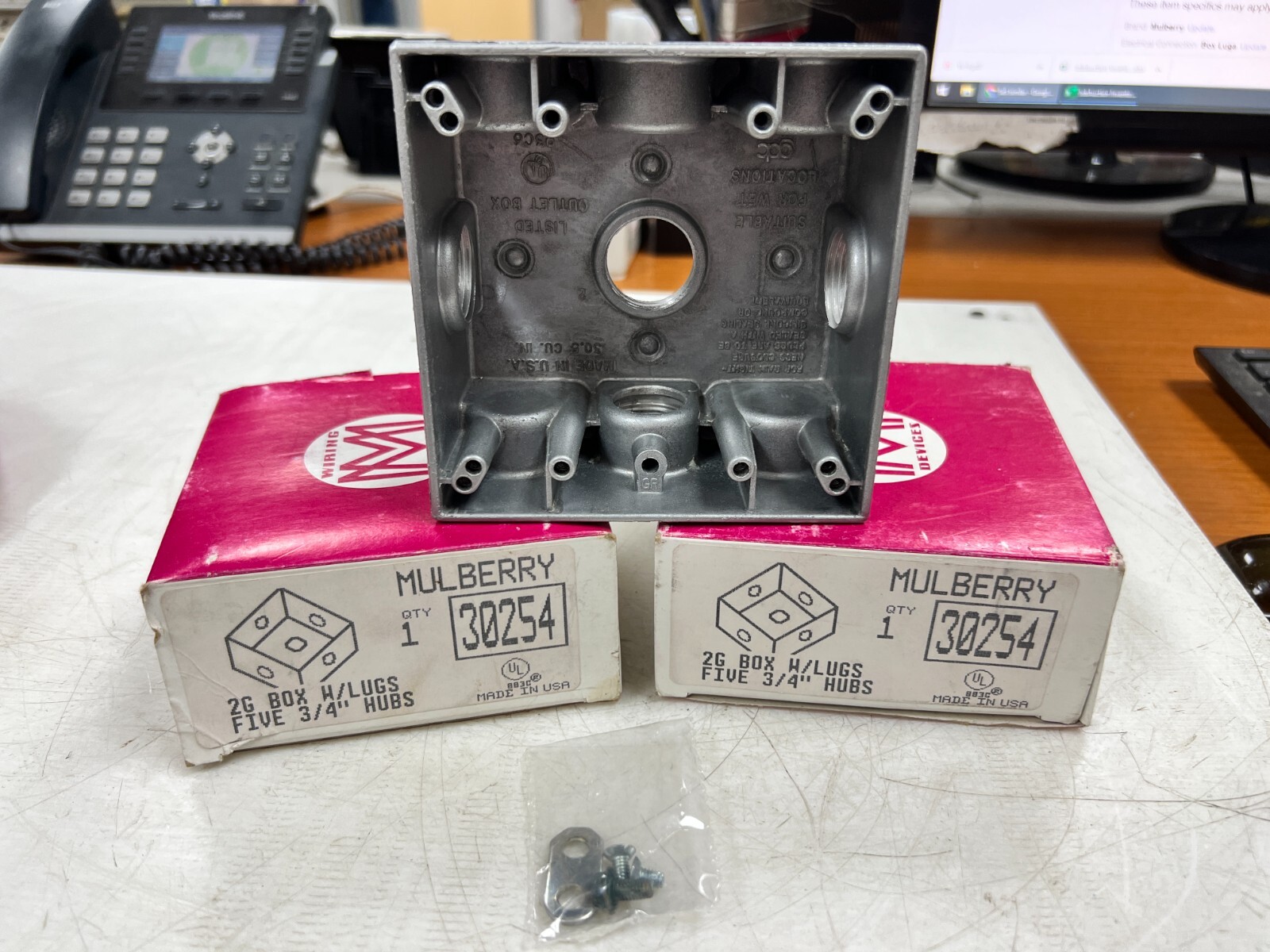 👀 2) NEW MULBERRY 2G BOX W/ LUGS FIVE 3/4" HUBS 30254 LOT OF 2