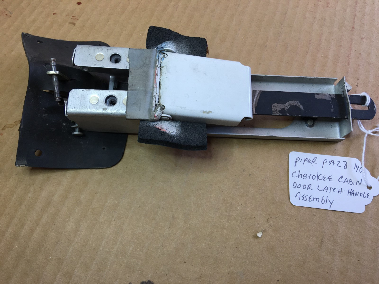 Aircraft Piper Cherokee Cabin Door Latch Handle Assembly PA28-140
