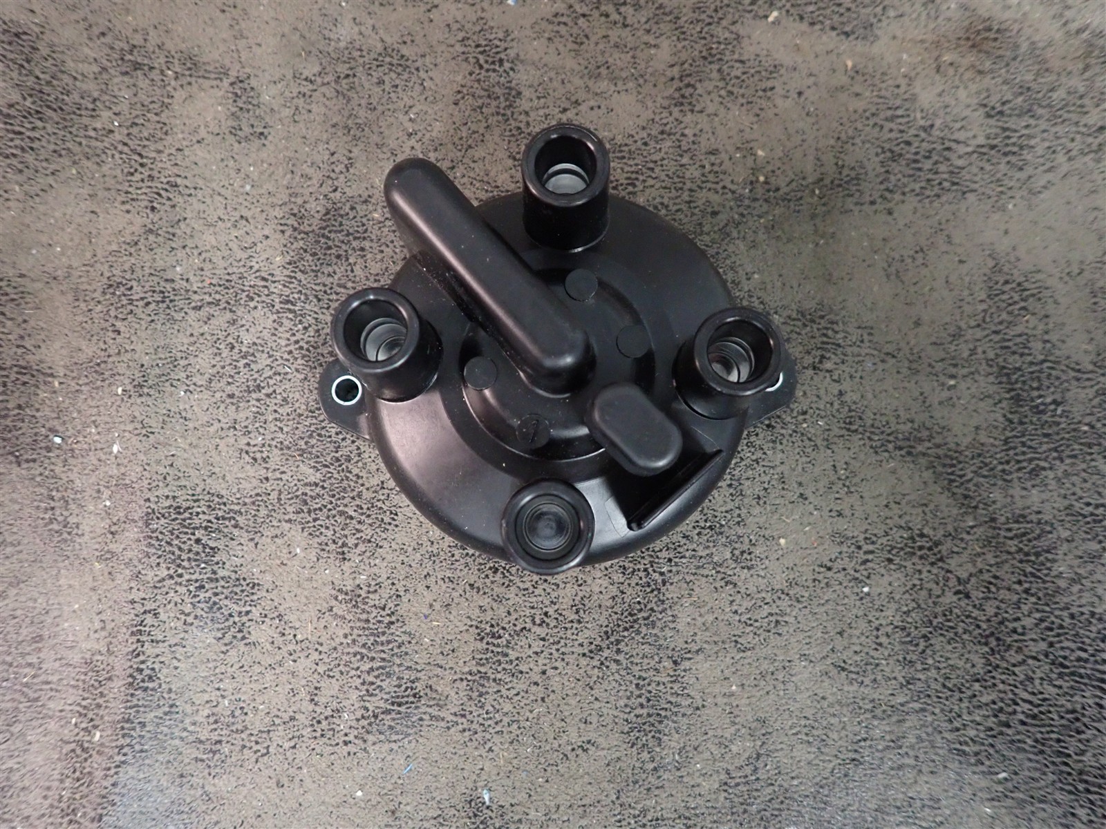 NEW WVE 5D1132 Distributor Cap (G216)