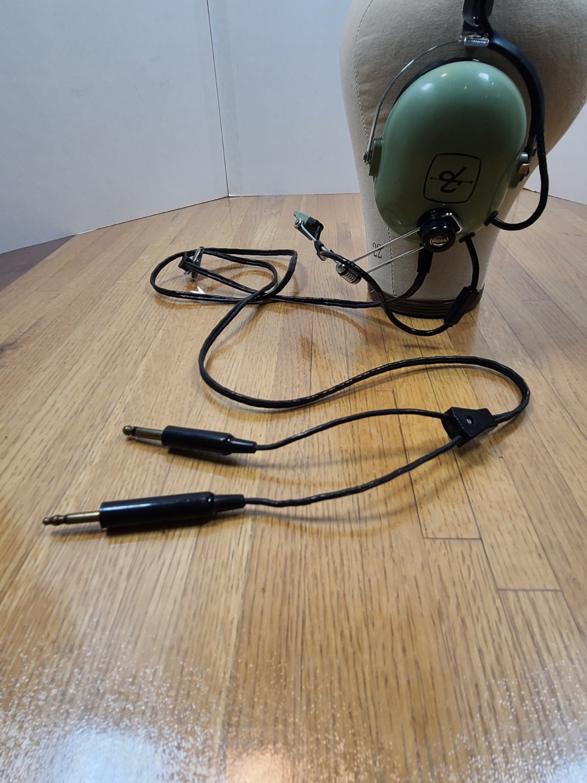David Clark Model H10-40 Aviation Headset/ M-3 Microphone Dual Plugs