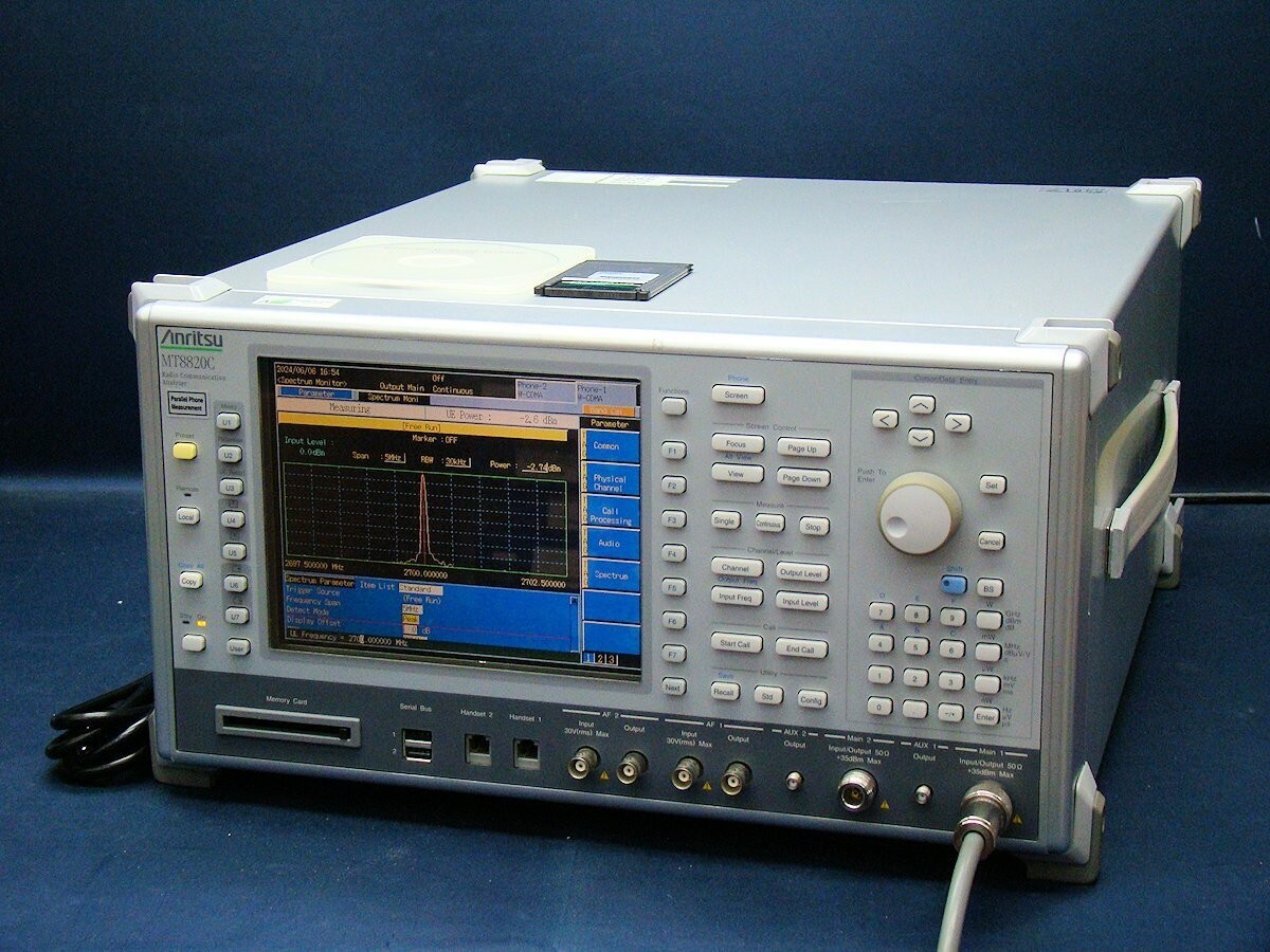 Anritsu MT8820C Radiocommunication Analyzer Spectrum 2700MHz 2.7GHz 50 Ohm