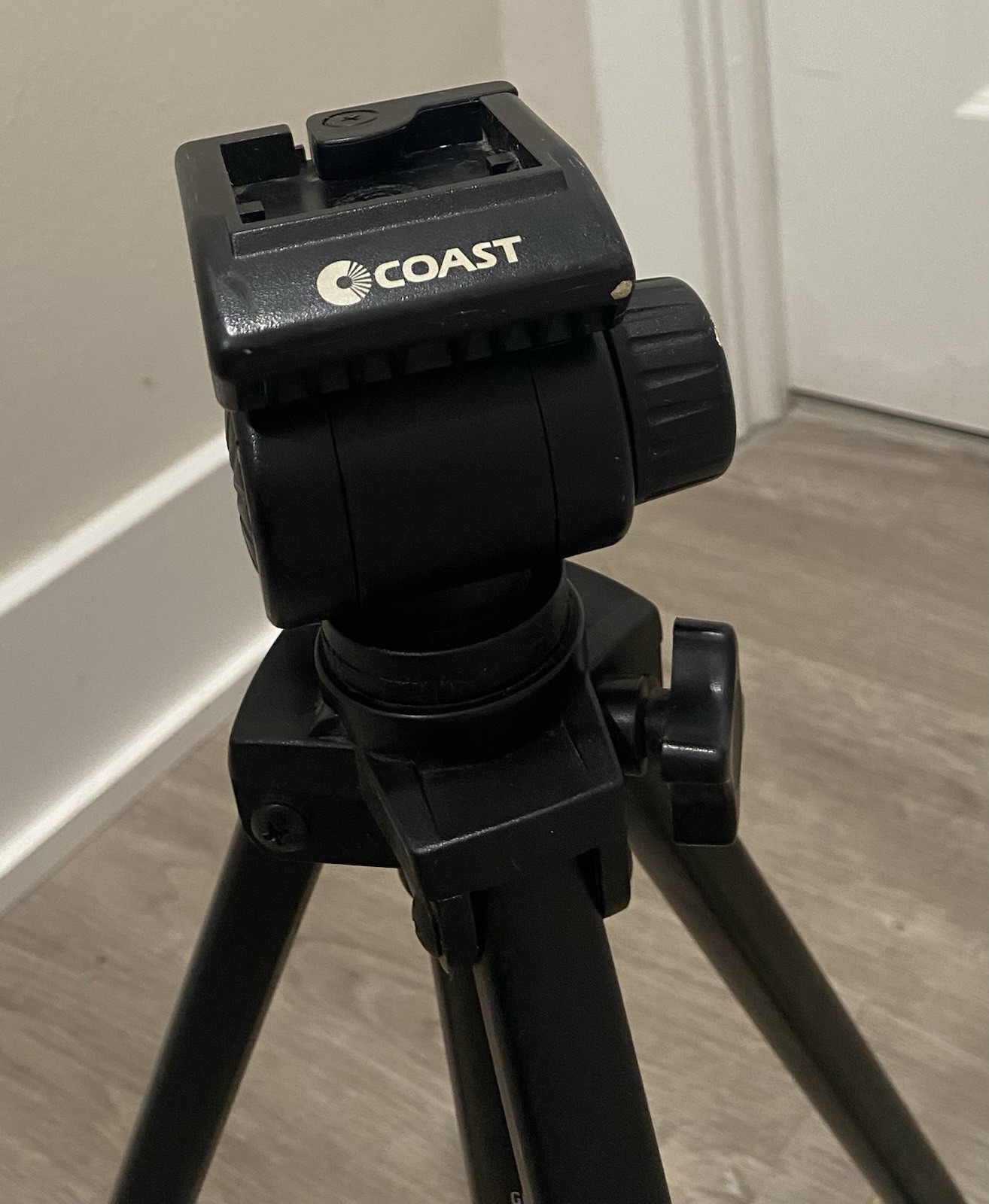 Coast Tripod with Extendable Legs Adjustable Height Portable Tripod Black