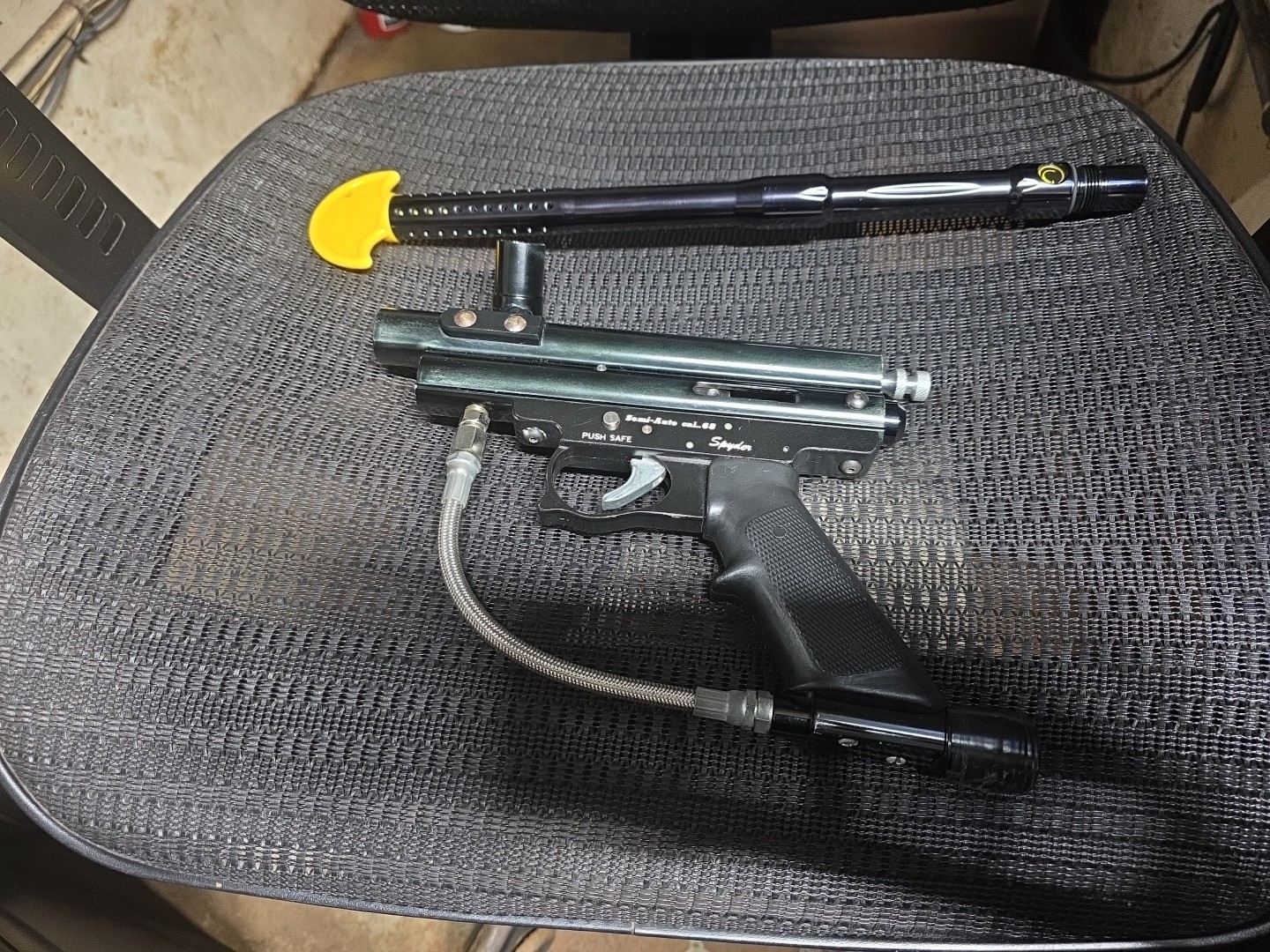 GEN 1 VINTAGE  Spyder Compact Semi-Auto Cal. 68 Paintball Marker, Case, CO2