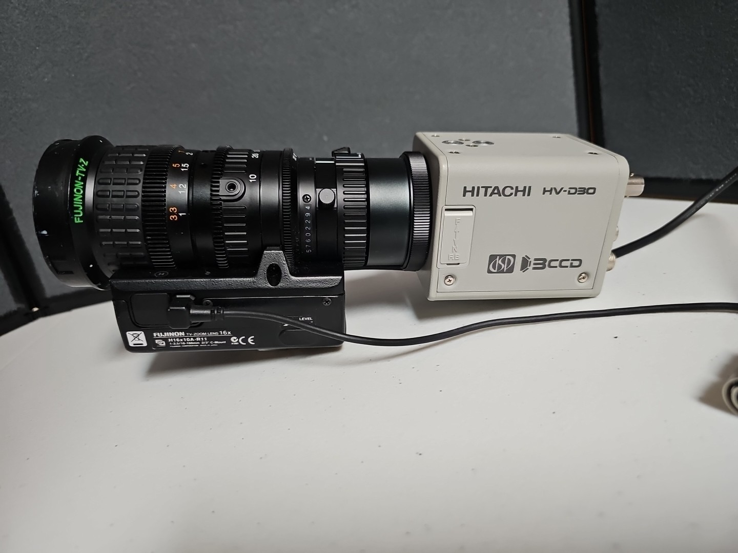 Hitachi HV-D30 DSP 3CCD Camera W Fujinon H16x10a-R11 TV-Zoom Lens 16x C-Mount