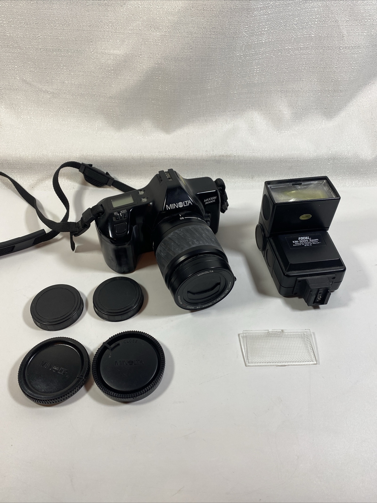 Minolta Maxxum 3000i SLR Film Camera Bundle