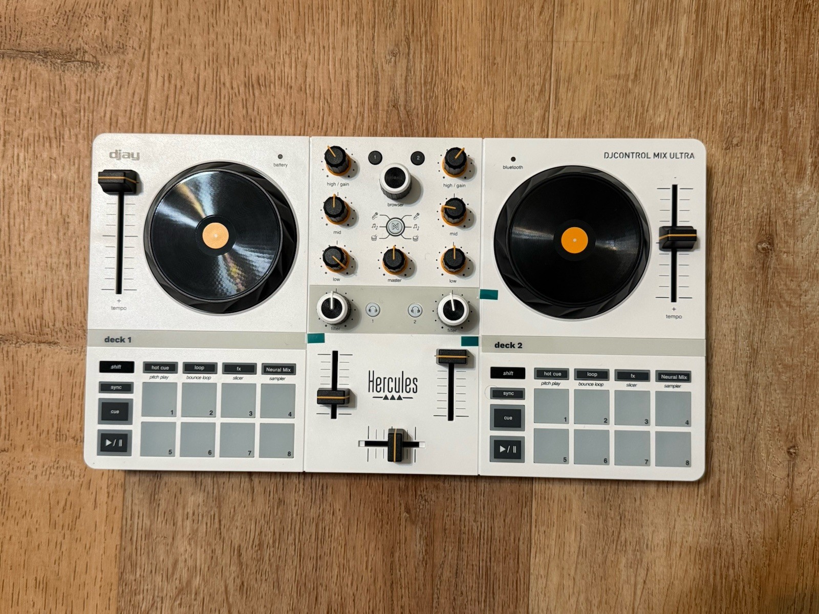HERCULES DJCONTROL MIX ULTRA – MOBILE DJ CONTROLLER FOR SMARTPHONES - WHITE