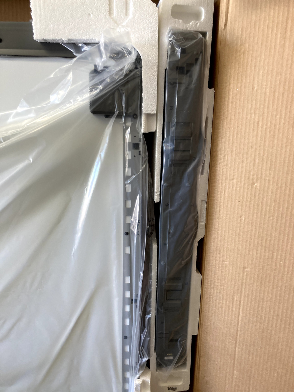 Smart Board 87" White Board SB685 w/ Accessories Open Box